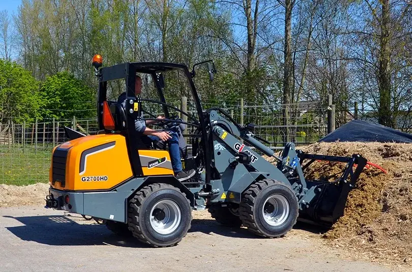 Giant mini shovel