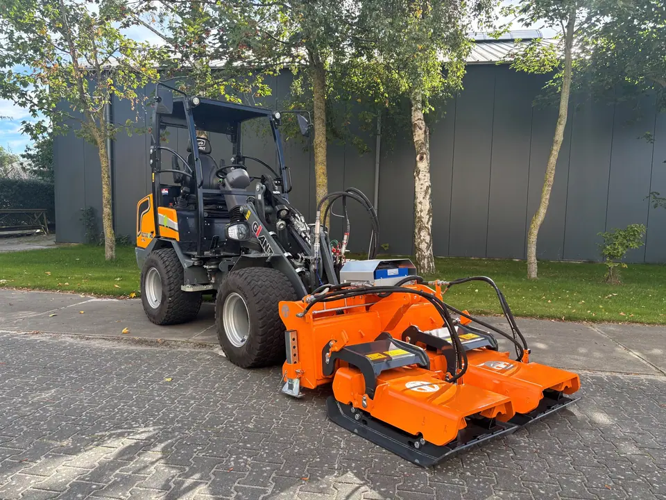 Giant wiellader met AP hydraulische trilplaat